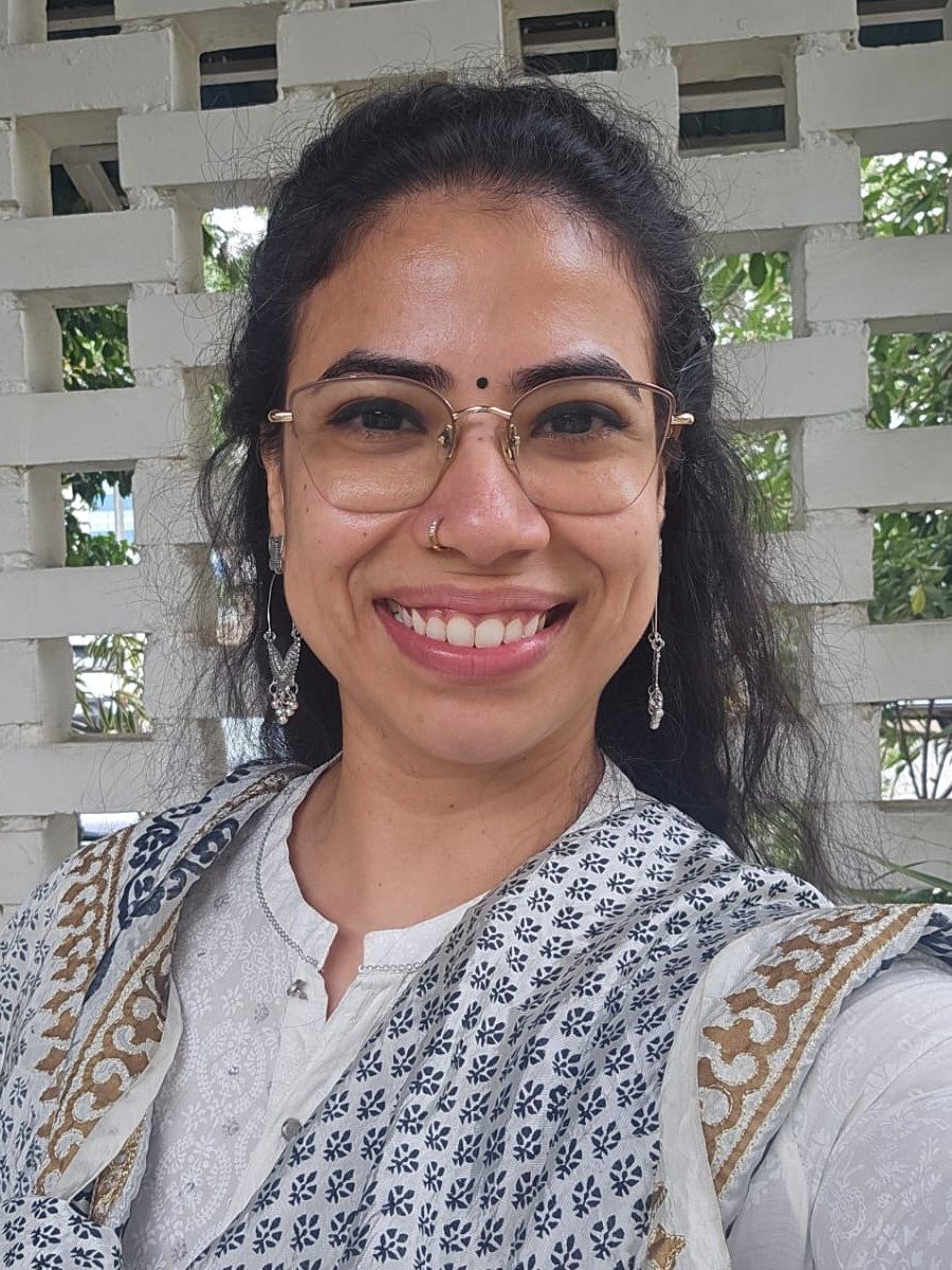 Portrait of Prachi Srivastava, founder of Stapoo, smiling outdoors
